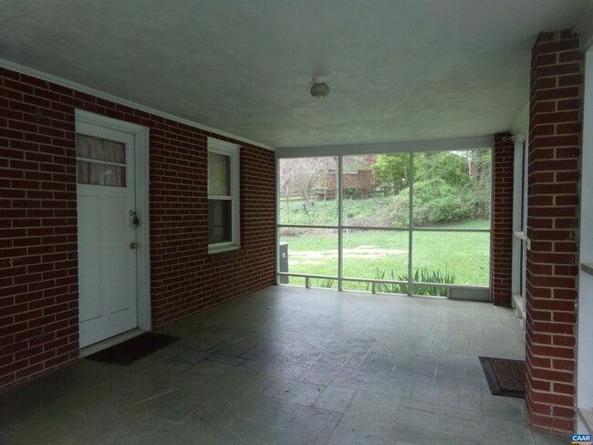 Building Photo - 137 Buckingham Cir