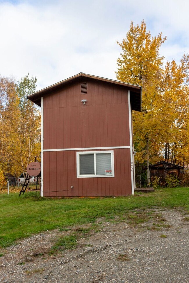 Foto del edificio - 2430 Burtis Ave