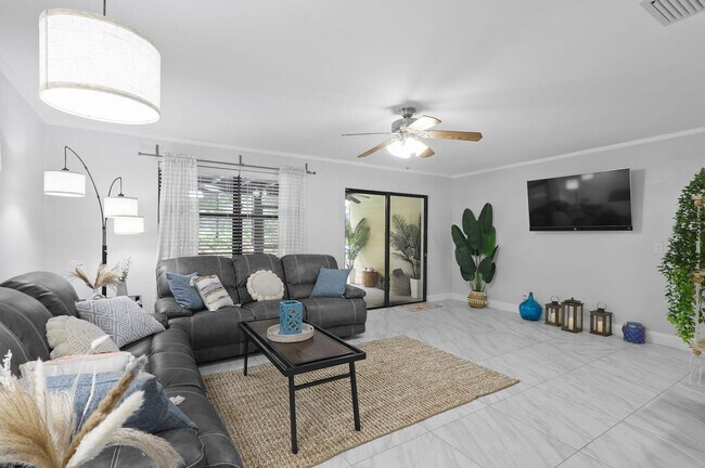 Building Photo - 4416 Fuschia Cir S