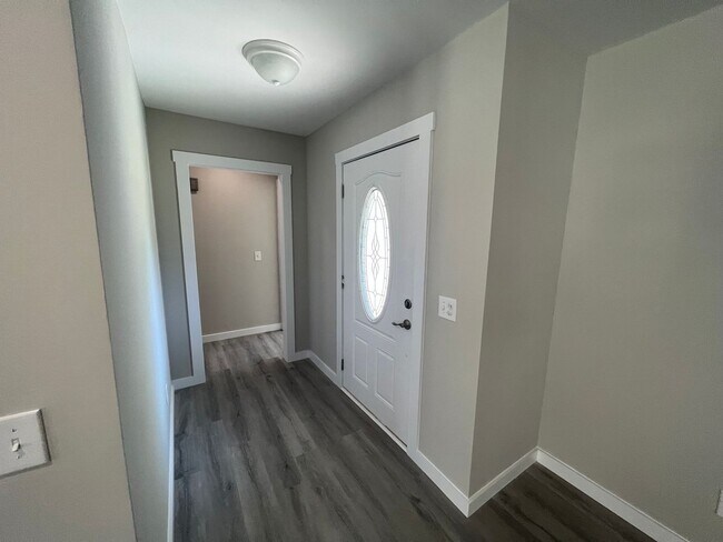Foto del edificio - Remodeled 3 bedroom/2 bathroom home with d...