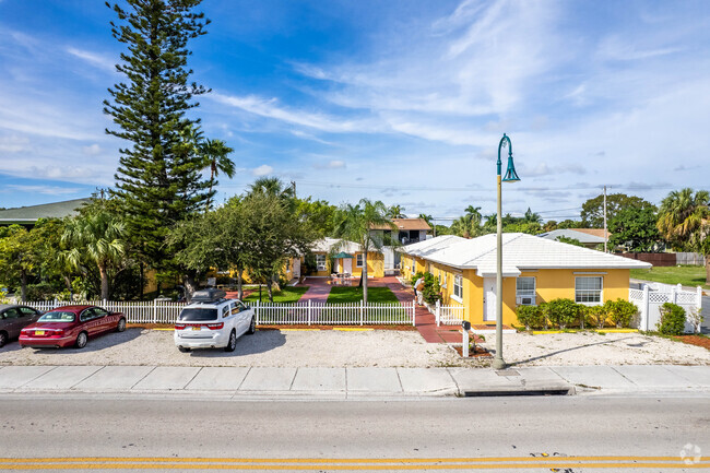 Street View & Community Parking - 1001 S Federal Hwy