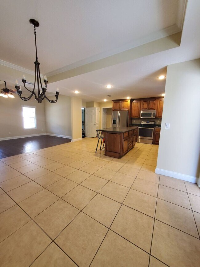 Foto del edificio - Modern Luxury Living: Spacious 4BD/2BA Hom...