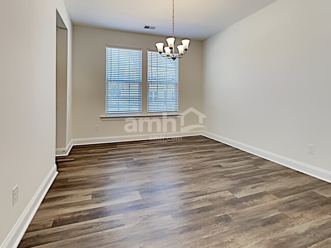 Building Photo - 102 Coopers Hawk Dr