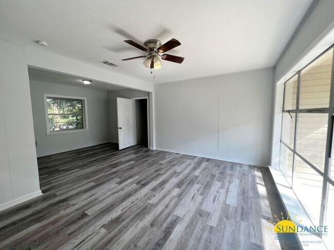 Building Photo - Beautiful 3 Bedroom Home in Crestview!