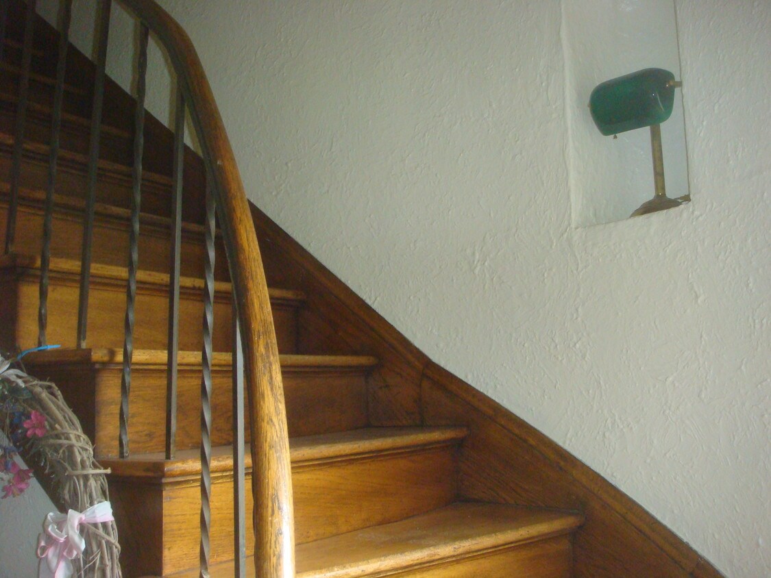 5139 N Cumberland Blvd Unit 2, Whitefish Bay, WI 53217 Apartments in