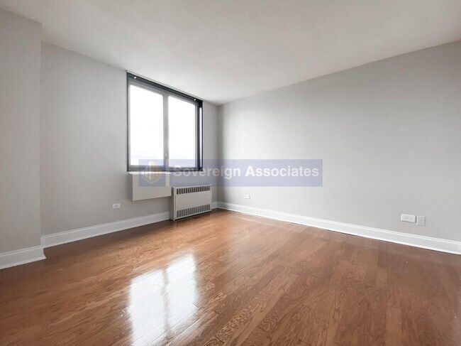 Foto del edificio - 3333 Broadway