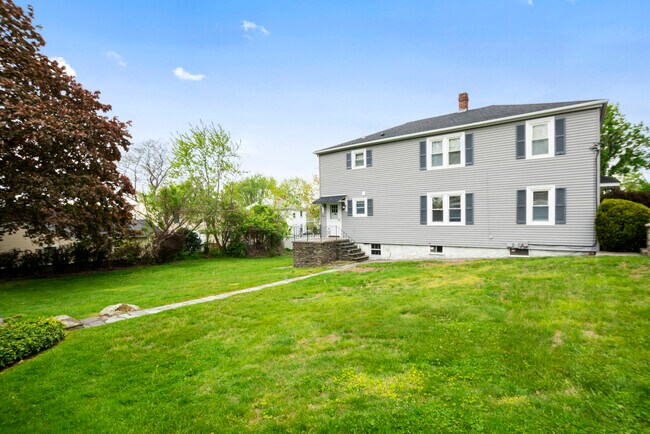 Foto del edificio - 5 Goulart Ave