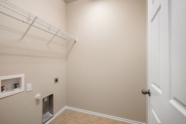 Foto del edificio - Stylish 3-Bedroom, 2.5-Bath Home in Prime ...