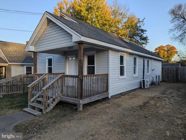 Building Photo - 203 Mansfield St