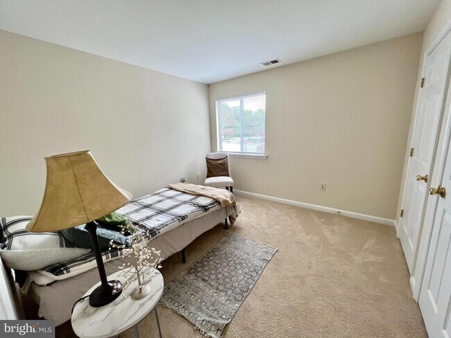 Foto del edificio - 2104 Whitehall Rd