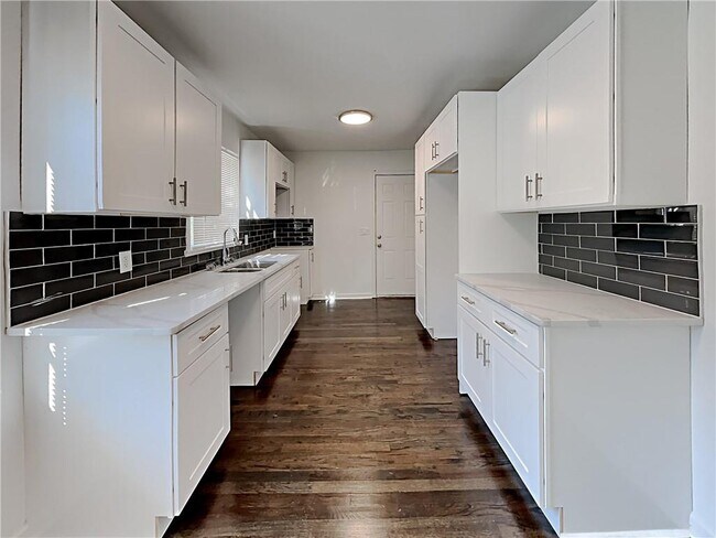 Foto del edificio - 512 Aberdeen Dr NW