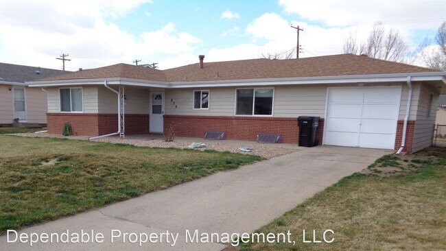 Foto del edificio - 4 br, 2 bath House - 829 36th Avenue