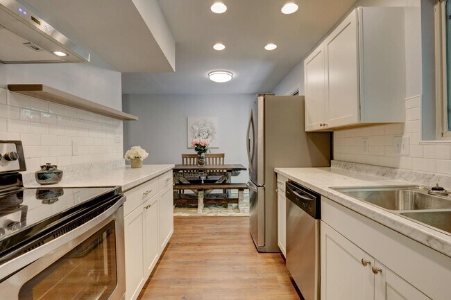 Building Photo - 17 S Onsville Dr.
