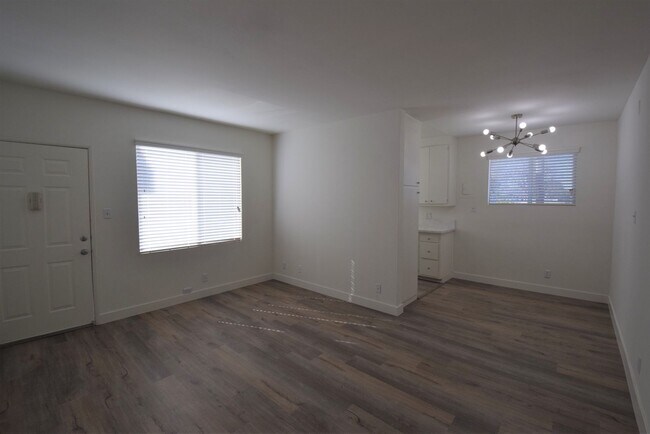 Foto del edificio - 4565 Hazeltine Ave