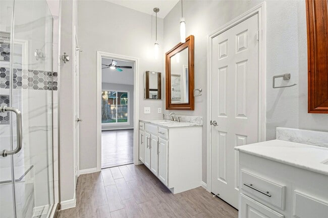 Building Photo - 15522 Valley Plum Ct