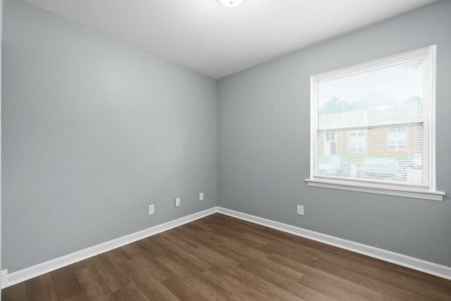 Building Photo - 611 Park Ave