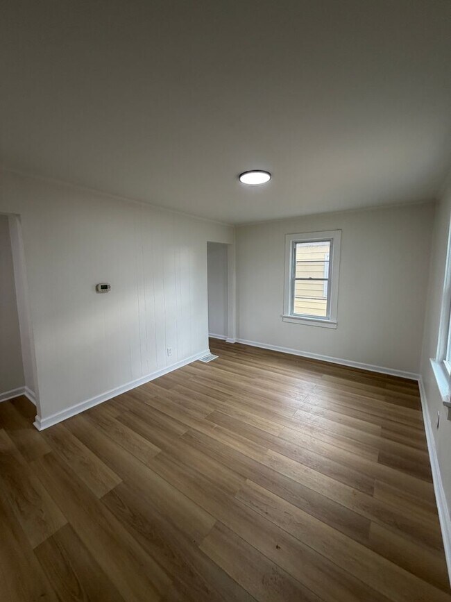 Foto del edificio - Modern Chic Meets Move-In Ready: Your Renovated 3-Bedroom Haven!