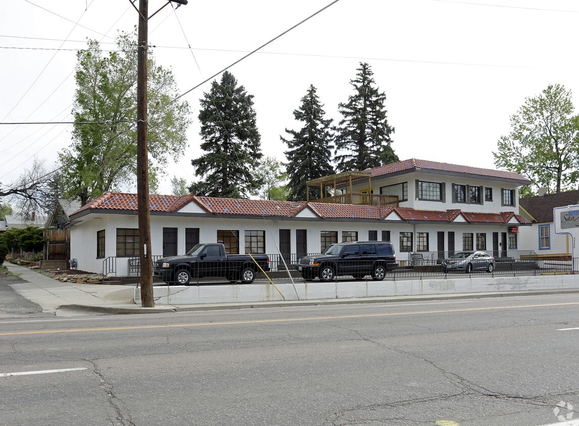 Primary Photo - 3320 W Colorado Ave