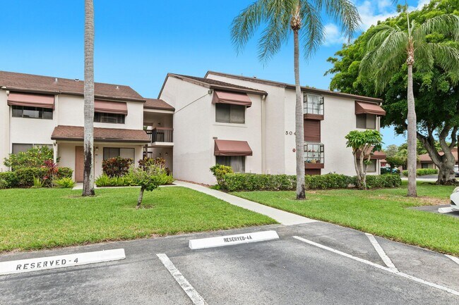 Foto del edificio - 5040 Rose Hill Dr
