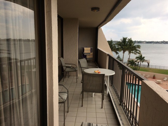 Foto del edificio - 5200 N Flagler Dr