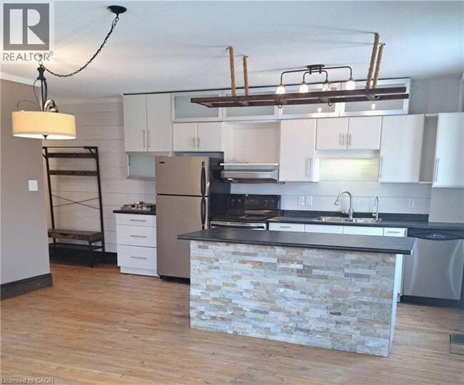 Building Photo - 51 Woodstock St S