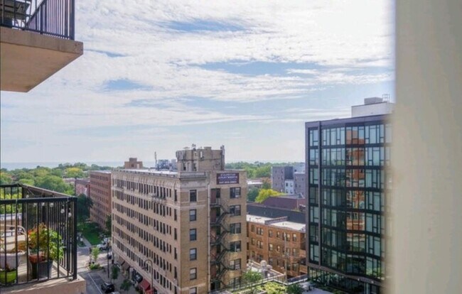 View to the East and Lake Michigan - 515 Main St