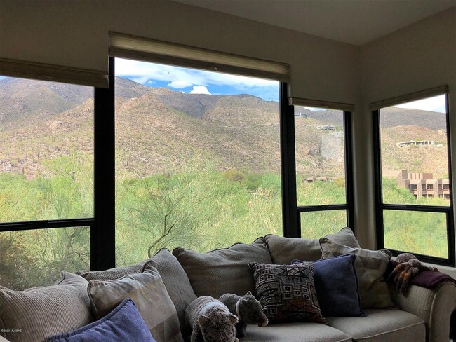 Building Photo - 6655 N Canyon Crest Dr