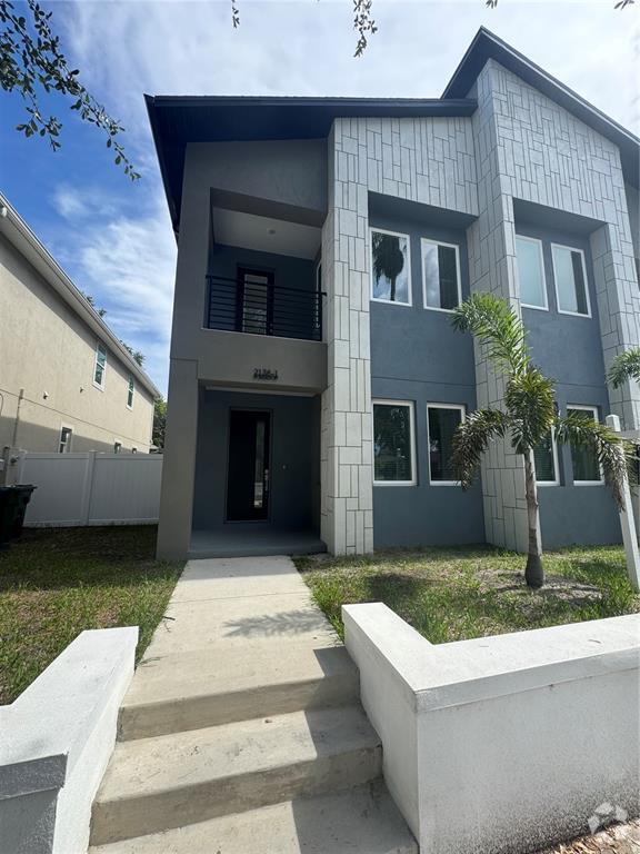 Building Photo - 2138 W Beach St