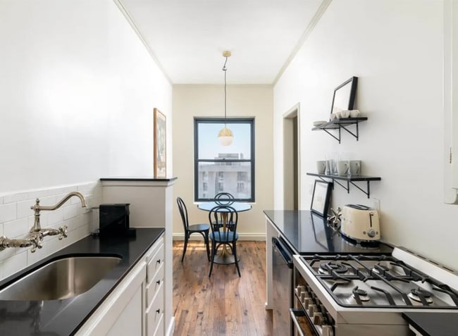 Foto del edificio - 1832 N Cherokee Ave