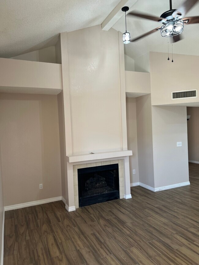 Building Photo - 701 Espada Dr