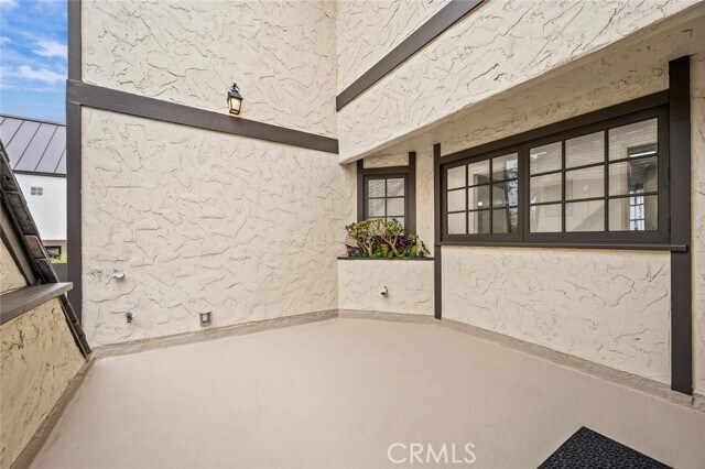 Building Photo - 329 Aster St