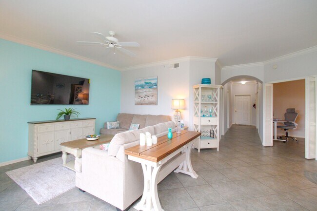 Building Photo - **SEASONAL FURNISHED RENTAL**TRANSFERABLE ...