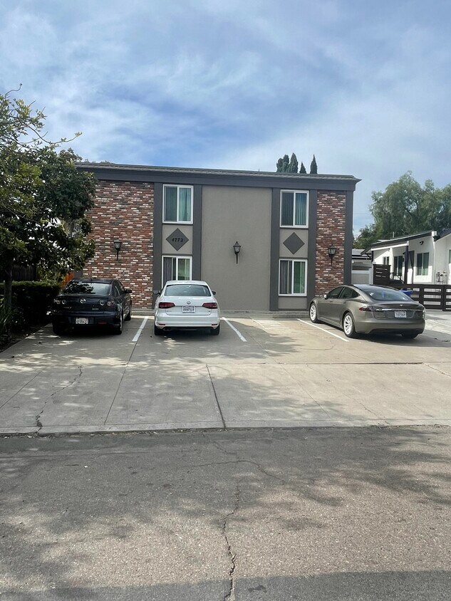 Primary Photo - 4772 34th St