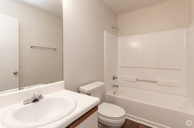 4BR, 2BA - 1296 SF 4A - Bathroom - Concord Village