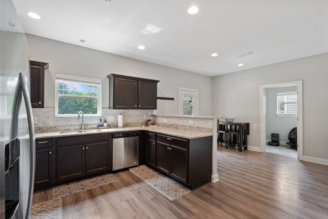 Building Photo - 1122 Cotillion Dr