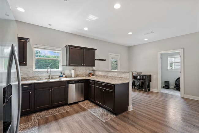Foto del edificio - 1122 Cotillion Dr