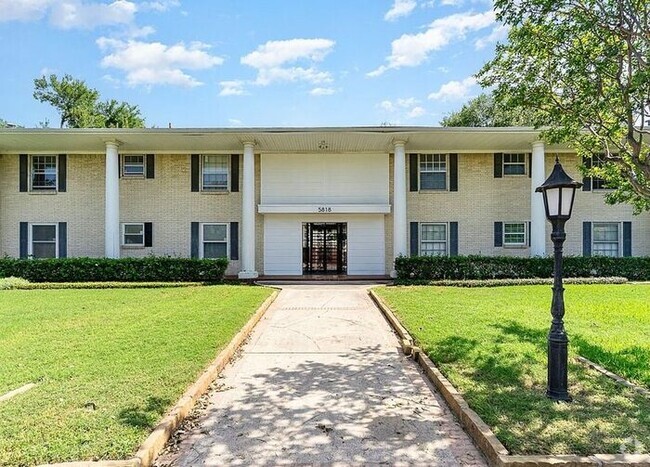 Building Photo - 5818 E University Blvd