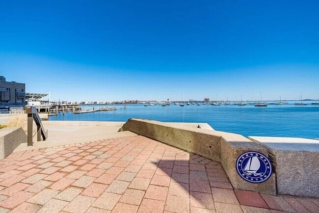 Building Photo - Large Waterfront unit