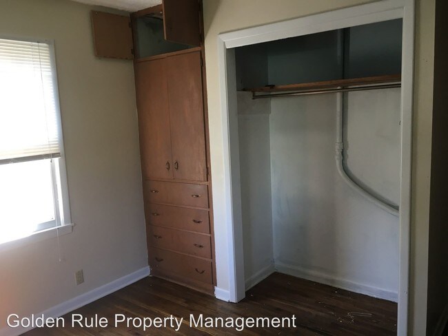 Building Photo - 3 br, 1 bath House - 328 W Ave C