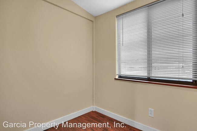 Foto del edificio - 4991 Parker Ave