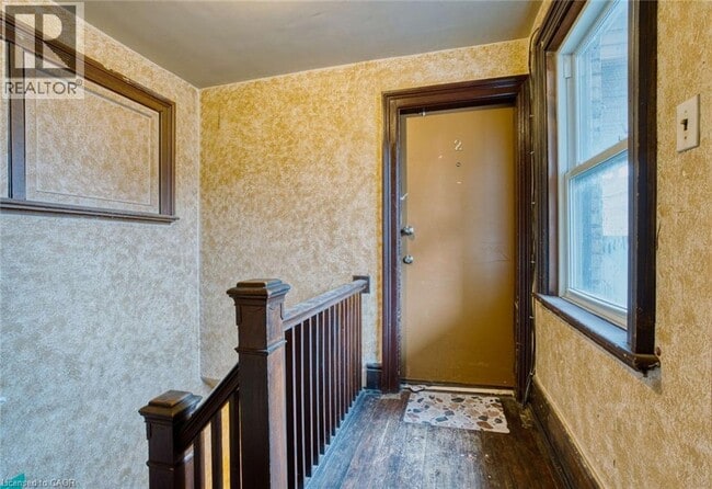 Building Photo - 426 Clarence St