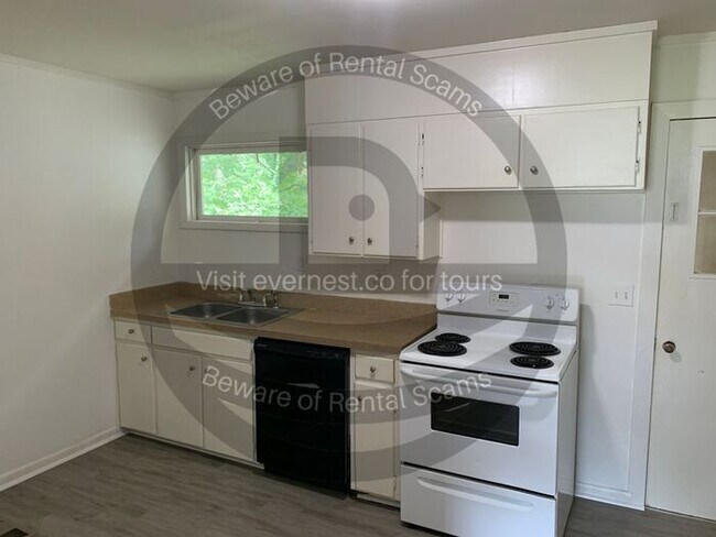 Building Photo - 5209 Scenic View Dr