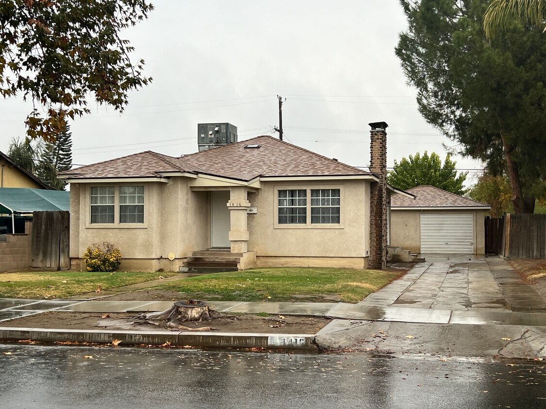 Primary Photo - 2 Bedroom 1 Bath near schools & park