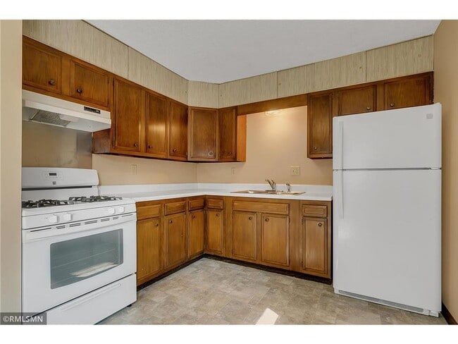 Building Photo - 4 Bedroom 2 bath house in Waite Park