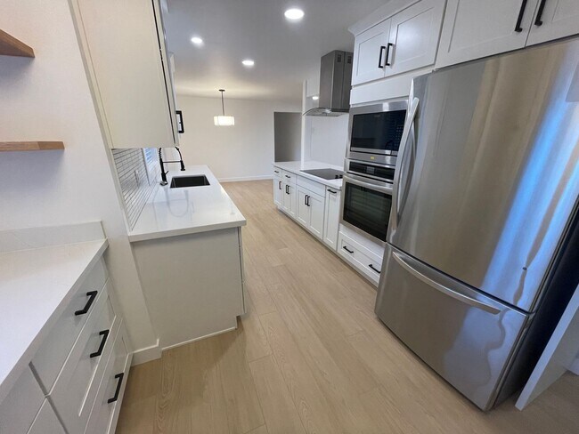 Building Photo - Robinswood Neighborhood  3 Bedroom Rambler