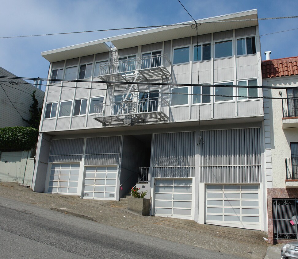 Primary Photo - 1649 12th Ave