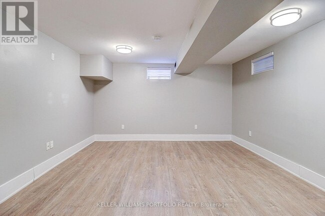 Photo du bâtiment - 962 Willowdale Ave