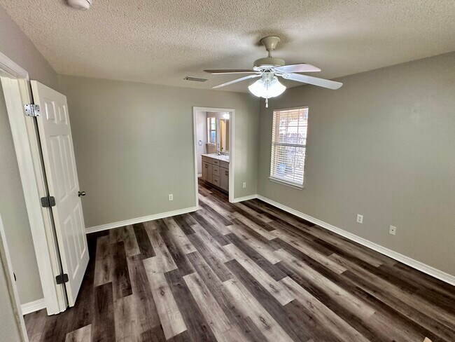 Foto del edificio - 11699 Madrone Ln
