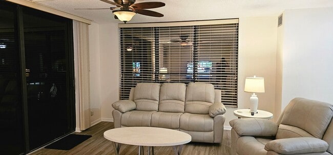 Foto del edificio - Riverfront Community Resort Style 2/2 Condo