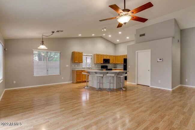 Foto del edificio - 8639 W Fullam St
